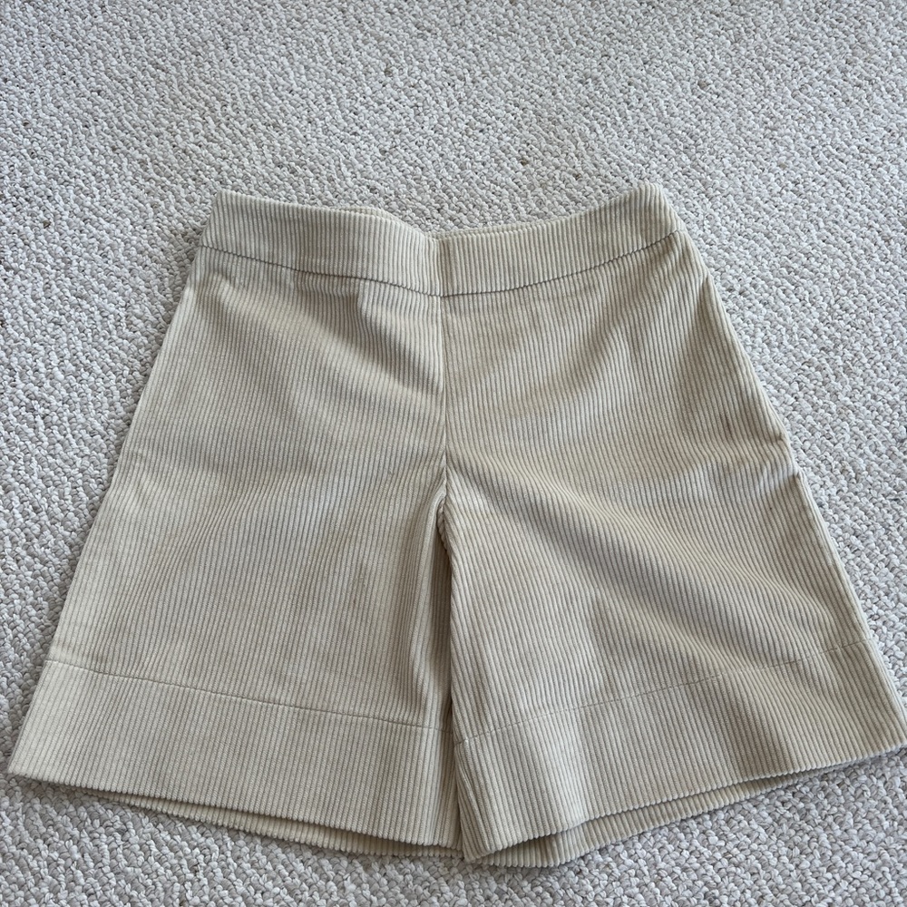 Never been worn corduroy shorts in XS.